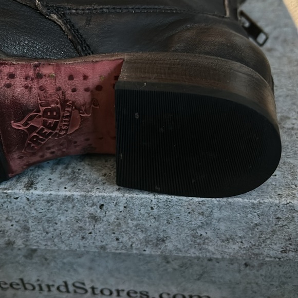 Freebird by Steven Ladies Distressed Leather Boot - Picture 7 of 13